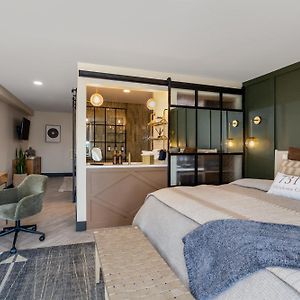 Premium King Suite